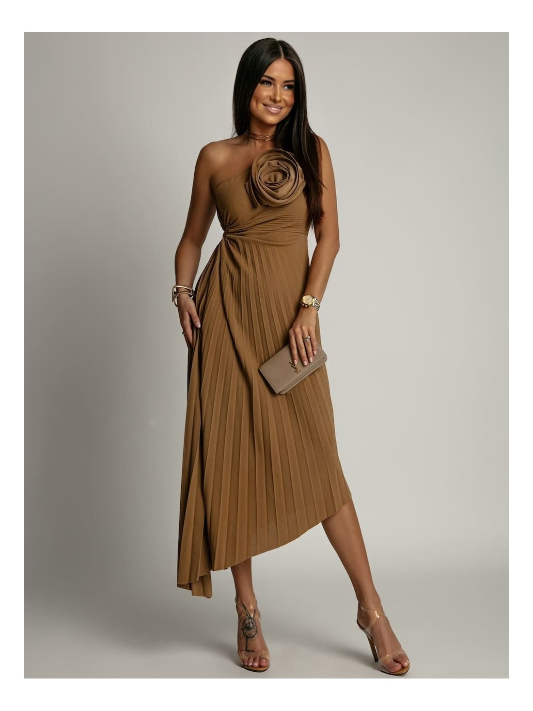 Elegant pleated dress with a caramel flower AZRHP6987